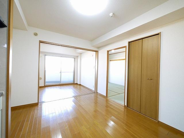 ミラージュ・ヒルの居間・リビング|ゆったりとした居間です