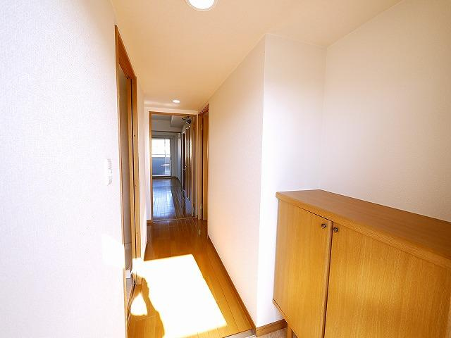 ミラージュ・ヒルの玄関|明るい玄関です