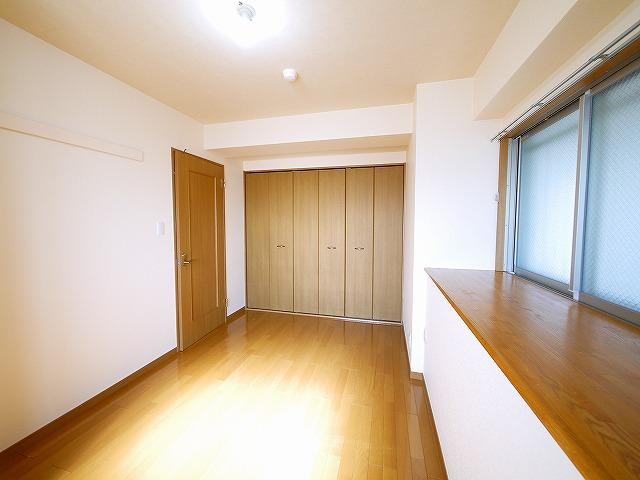 ミラージュ・ヒルの洋室|落ち着いた色調の洋室です