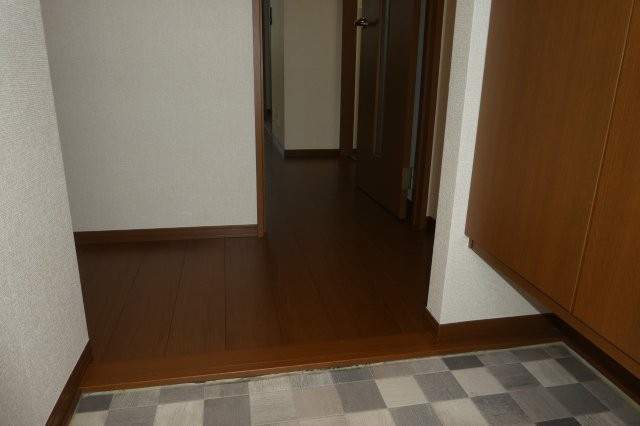 ファミーユ昭和の玄関