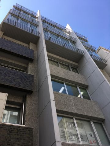 板硝子会館の外観
