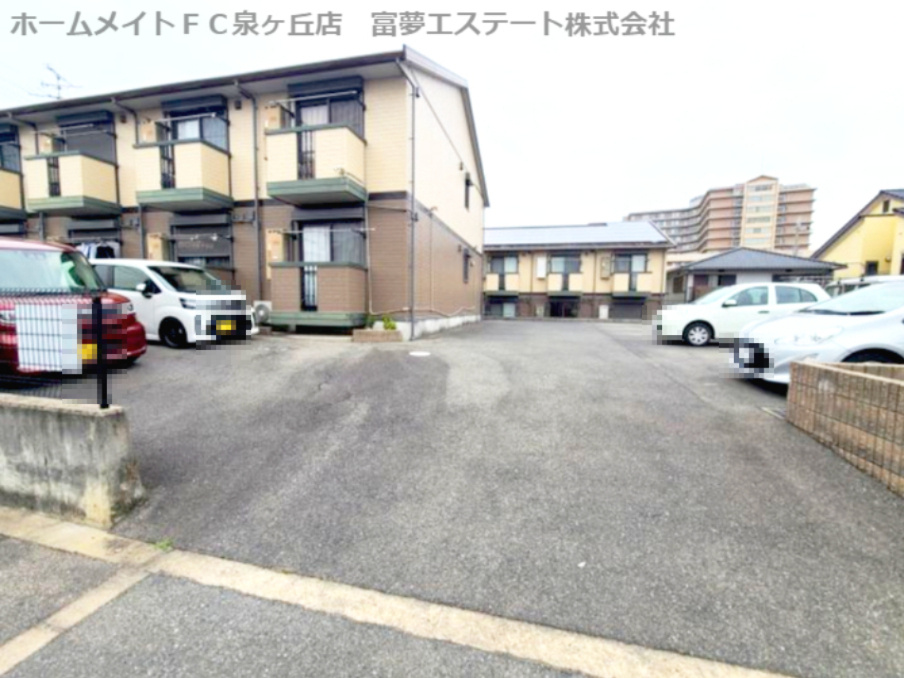 新ハイツウグイスA棟の駐車場