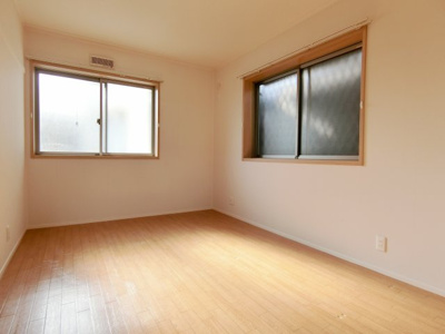 【洋室】 | プロヴァンス参番館 | 広々とした洋室です