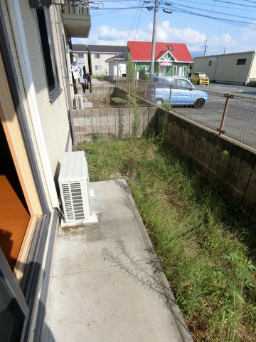 グリーンスクエアC棟の庭|イメージ102号室の写真（反転あり）