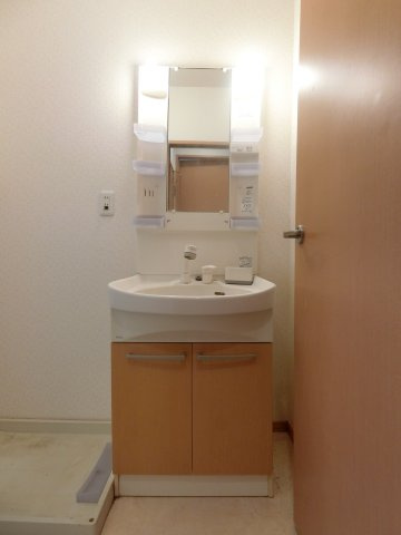 グリーンスクエアC棟の洗面所|イメージ102号室の写真（反転あり）