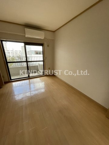 三恵グランドハイツの洋室