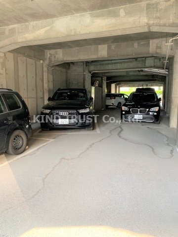 三恵グランドハイツの駐車場