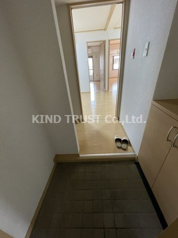 三恵グランドハイツの玄関