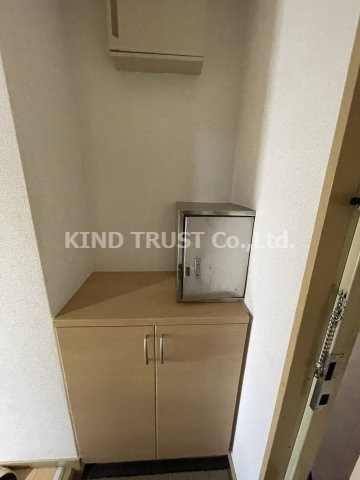 三恵グランドハイツの玄関