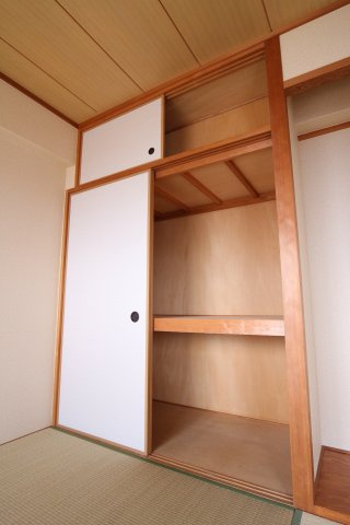 ハイツレインボー塩屋の収納
