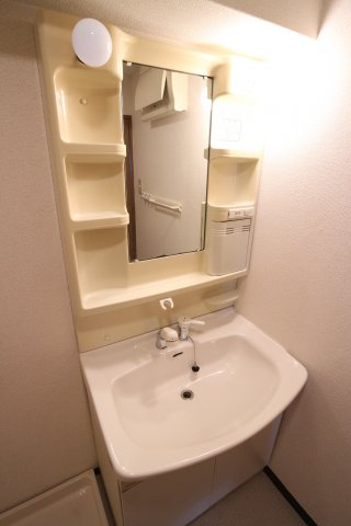 ハイツレインボー塩屋の洗面所