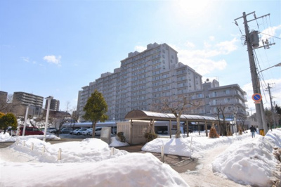 【外観】 | ラポール中の島 | 南西向きの１０階・眺望良好！最長１０年のアフターサービス保証付き！地下鉄「中の島」駅徒歩４分にありながら静かな住環境！全戸数１５３個の大規模マンション！