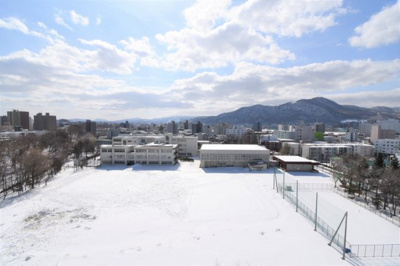【展望】 | ラポール中の島 | 目の前は学校になっていますので当面この眺望は崩れませんね！とても気持ちいいです！