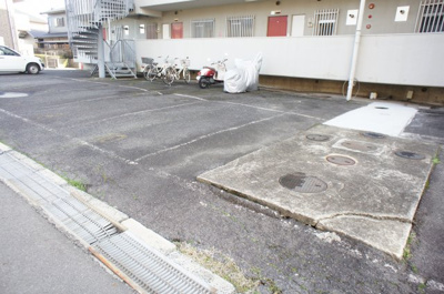 【駐車場】 | マンション大日 | 敷地内駐車場で便利です。