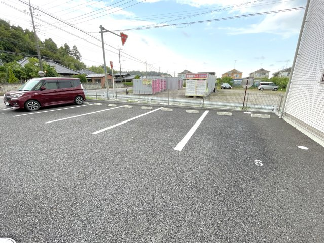 グランドソレイユの駐車場