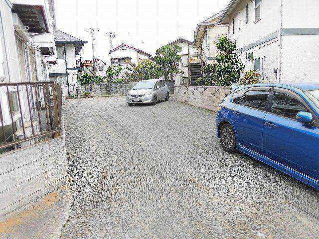 コンドミニアム平井の駐車場