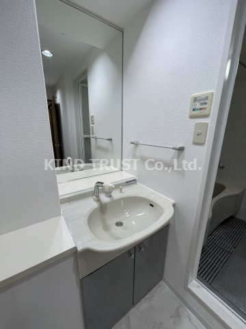 シーサXの独立洗面台|独立洗面台、小物を置くことができて便利です