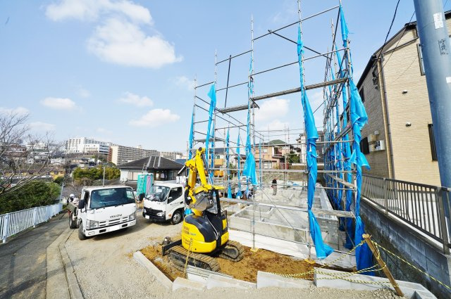 保土ヶ谷区鎌谷町　全３棟新築戸建ての前面道路含む現地写真