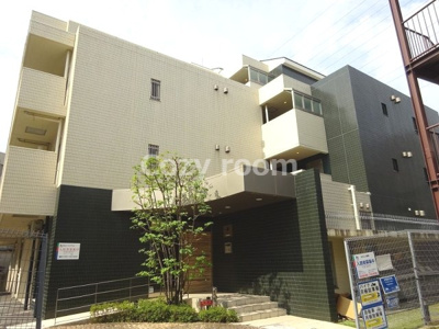 【外観】 | パークフラッツ緑地公園 | 落ち着いた雰囲気の外観です。