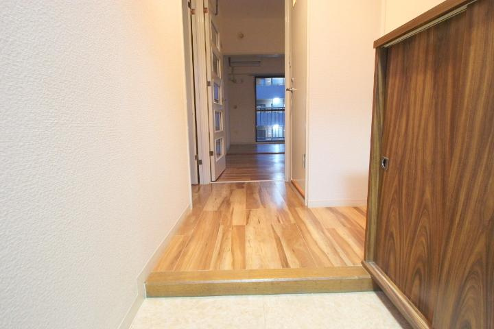 市川市南八幡３丁目の賃貸マンションの玄関
