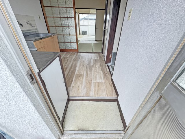 天王マンションの玄関