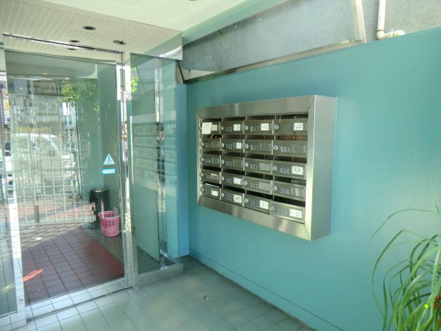 エルミ大森中央のエントランス