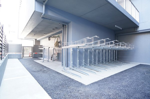 サンタモニカ亀戸のロビー|駐輪場は一台のみ無料で使用できます♪バイク置場は月極3,240円！