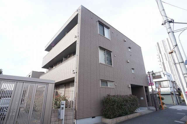 【外観】 | メゾン　ラフィネ | 南向きの3階建てへーベルROOMSです。頑丈な造りとオートロック完備で、安心した毎日を過ごすことができます。