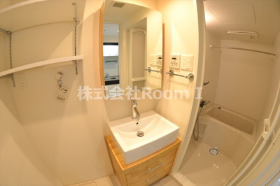 【独立洗面台】 | セレニテ谷町クロワ | 独立洗面化粧台が付いています