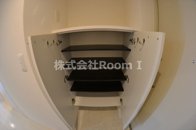 【玄関】 | セレニテ谷町クロワ | シンプルで使いやすい玄関です