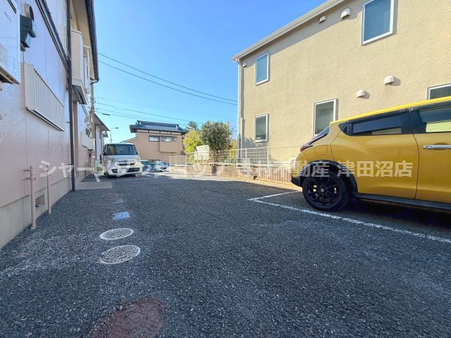 ロジュマン宮本の駐車場