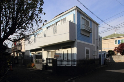 【外観】 | メゾンリベルテ | 閑静な住宅街に立地する日当たり良好な物件です。
