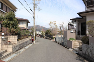 【前面道路含む現地写真】