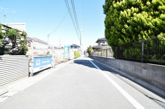 【前面道路含む現地写真】 | 現地見学や資料請求などお気軽にお問合わせ下さい
周辺環境とあわせて現地ご案内致します。

