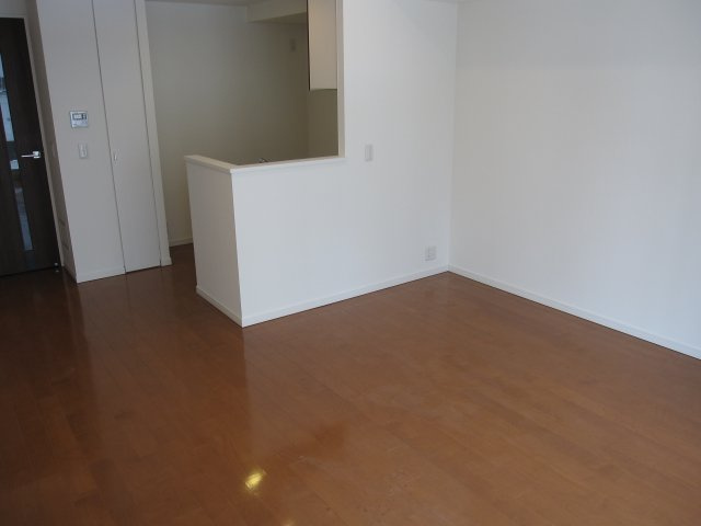 プライムメゾン南2条の居間・リビング