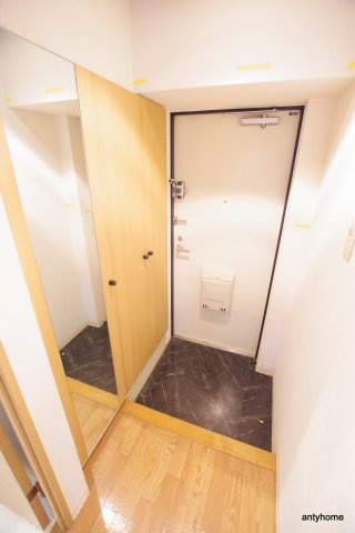 SHINE&SHINE55　仲介手数料無料の玄関