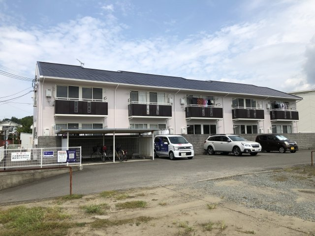 エル内原の駐車場