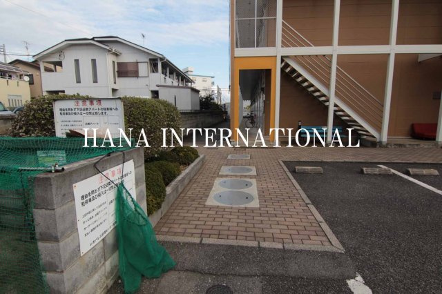 レオパレス西習志野のエントランス