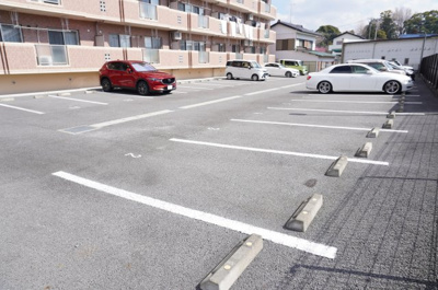 【駐車場】 | アンビシオン | 平置き駐車場