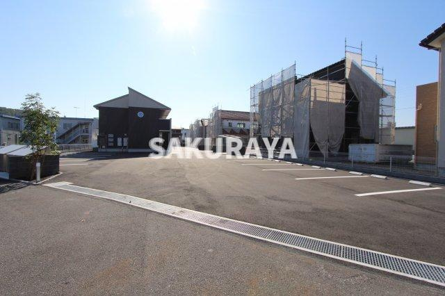 マロニエジャルダン Ａの駐車場