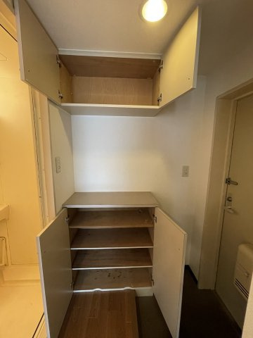 ユーパレス天満の玄関|シューズボックスです