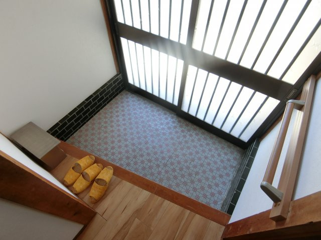 丈六貸家の玄関