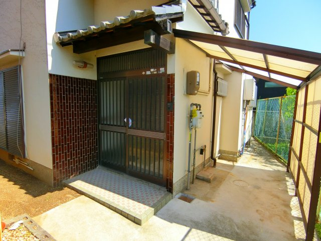 丈六貸家のエントランス