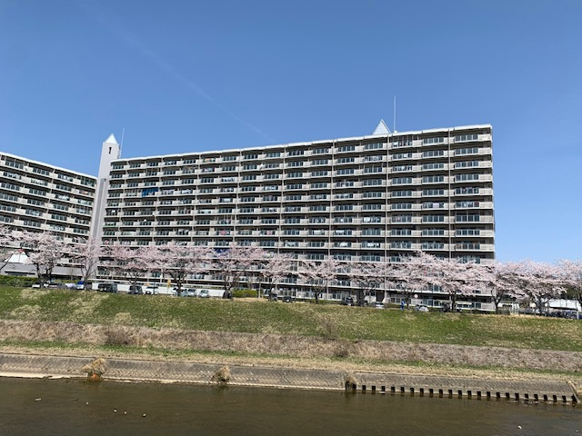 トーカンマンション新三田Ｃ棟の外観