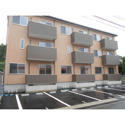 メゾン・ルーセス(MAISON・LUCESS) の駐車場