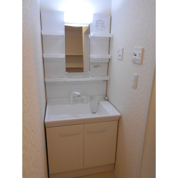 メゾン・ルーセス(MAISON・LUCESS) の独立洗面台