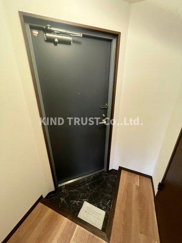 エストゥーディオ・コーモドの玄関|落ち着いた玄関です