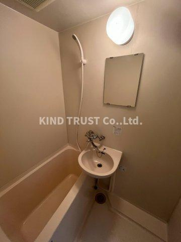 エストゥーディオ・コーモドの浴室|落ち着いた空間のお風呂です