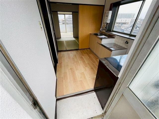天王マンションの玄関