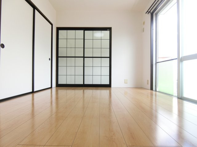 ステージパティオの洋室